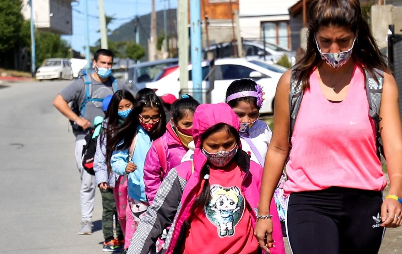 Las colonias de verano organizadas por la Municipalidad de Ushuaia en barrios de la ciudad cumplieron su primera semana de actividades. Con sedes en el SUM del KyD.