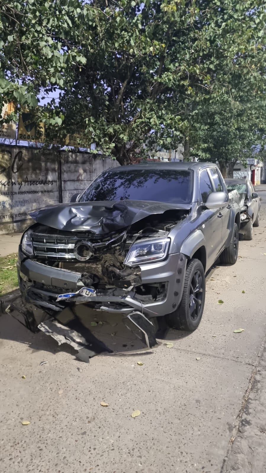 El golpe en la camioneta da cuenta de que el hombre iba a gran velocidad