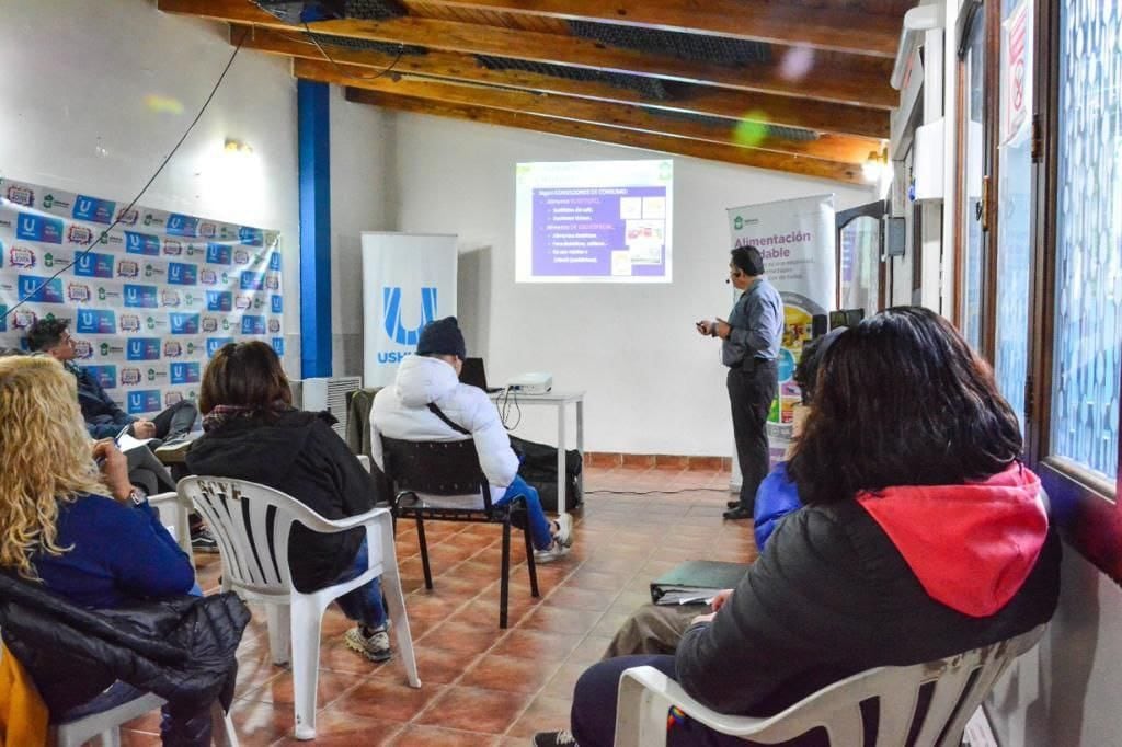 Debido a que la institución elabora y vende comida, era necesario que realicen la capacitación.