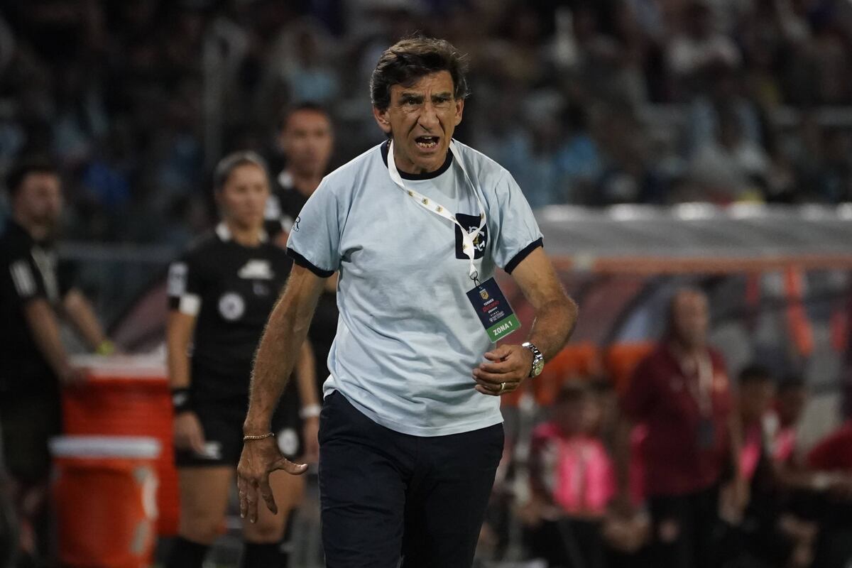 A lo Gustavo Costas: el DT de Racing y su enojo por cómo empató Estudiantes en el descuento
