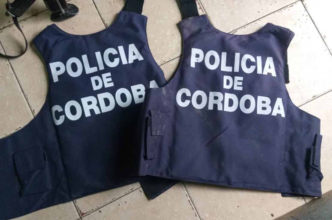 Los chalecos. (Policía)