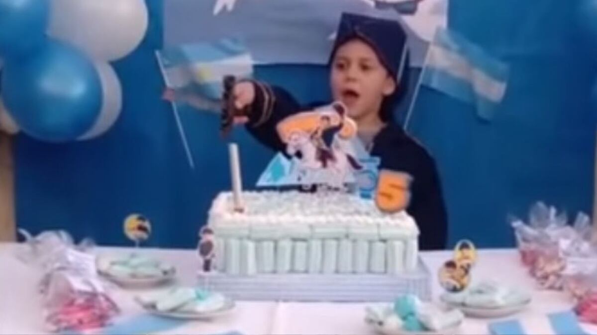 Ni Messi ni héroes de Marvel: un sanrafaelino de 5 años eligió a San Martín como personaje de cumpleaños