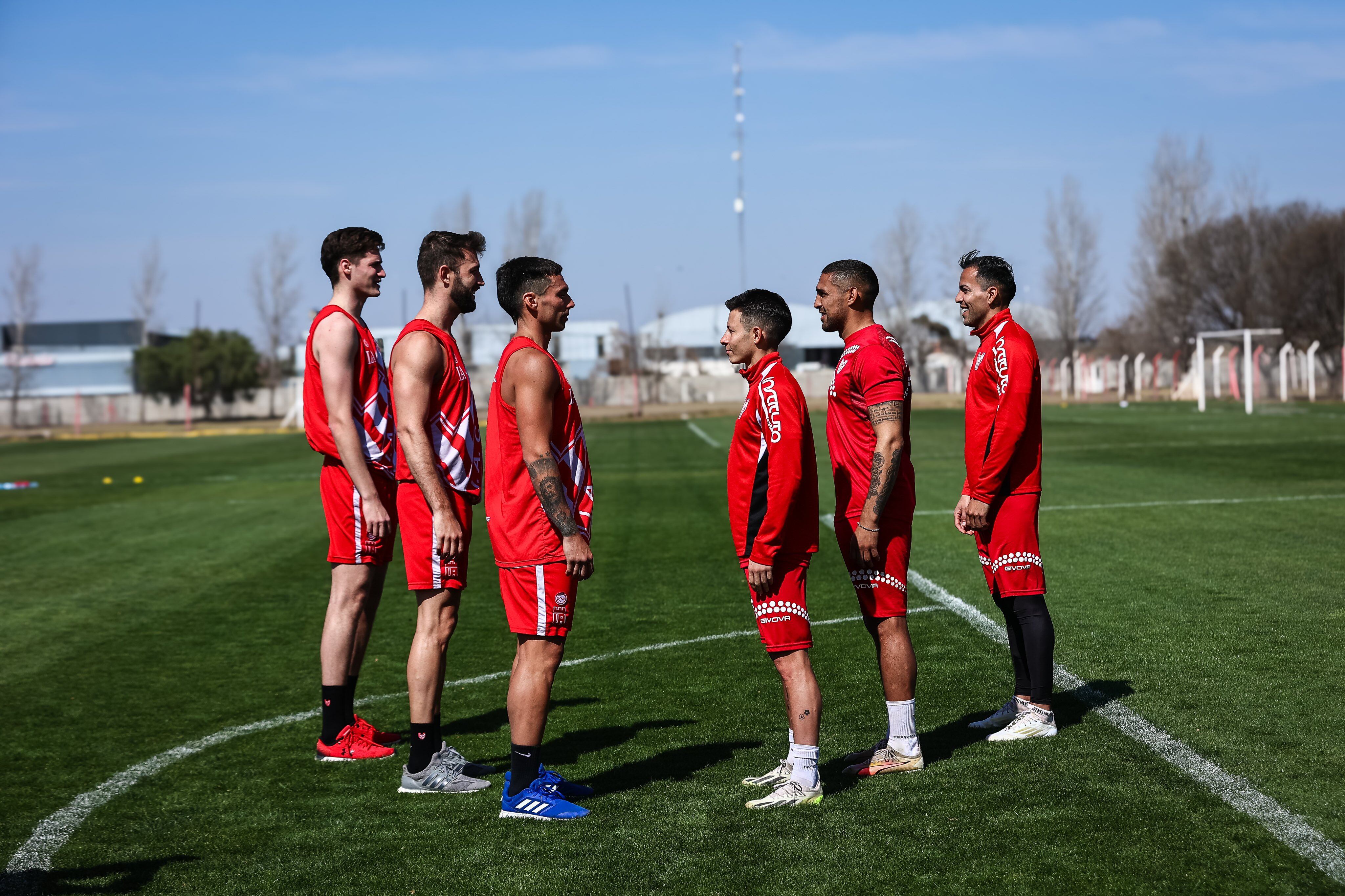 No compartirán cancha, pero el básquet y el fútbol de Instituto jugarán el lunes, casi en simultaneo por la Liga Nacional y la Liga Profesional. (Prensa Instituto)