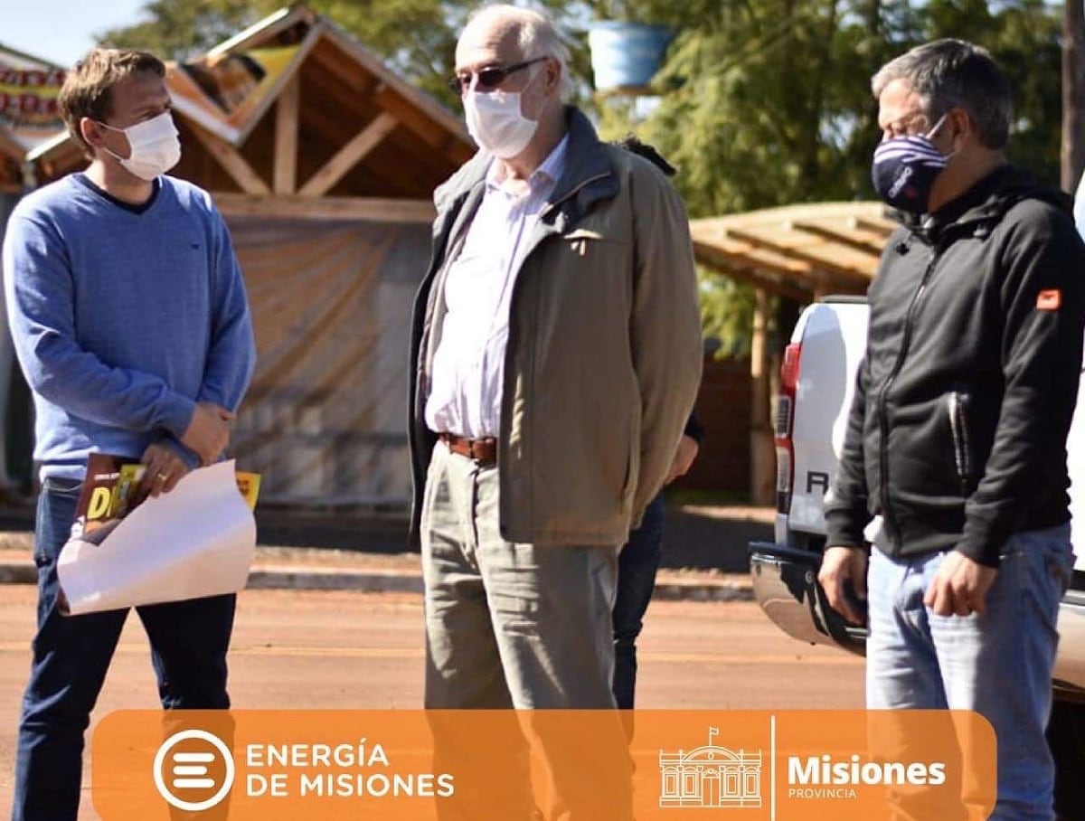 Colonia Aurora: entrega de luminarias LED. Energía de Misiones