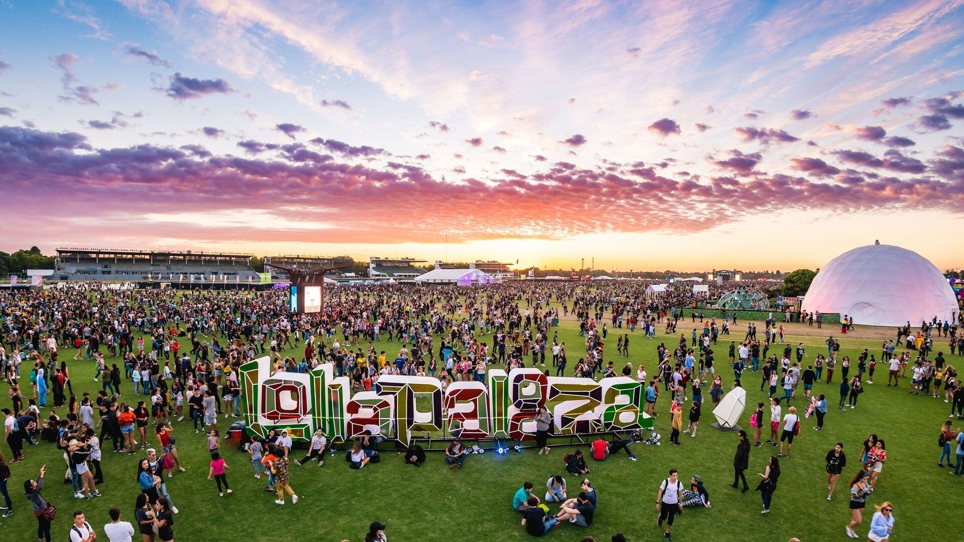 El festival Lollapalooza se lleva a cabo en el Hipódromo de San Isidro.