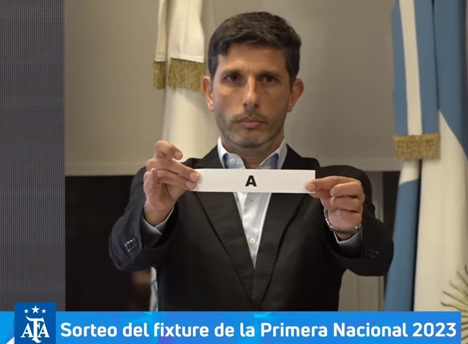 El momento del sorteo en que se conoció la zona de Estudiantes de Río Cuarto y Racing.