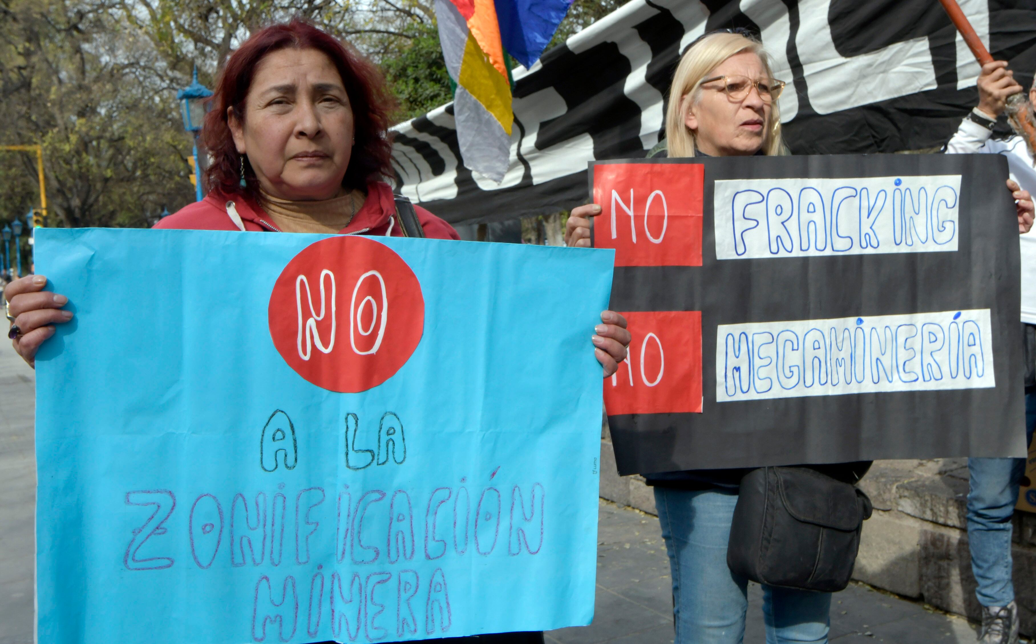 Asamblea por la Defensa  del Agua
Esta mañana se desarrolló una nueva protesta y asamblea de la Ley 772 antiminera, en la puerta de la Legislatura Provincial 

Foto:  Orlando Pelichotti / Los Andes