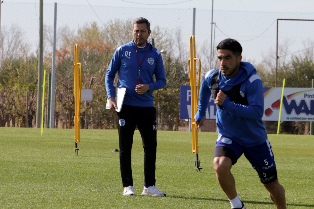 Diego Flores, el sorprendente DT de Godoy Cruz Antonio Tomba. Foto: prensa Godoy Cruz Antonio Tomba.