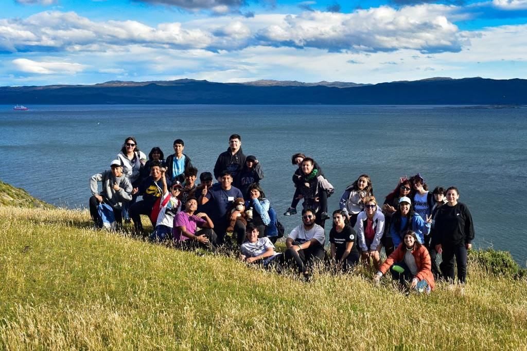 Jóvenes del “Activá el verano” realizaron caminata por la zona de montaña