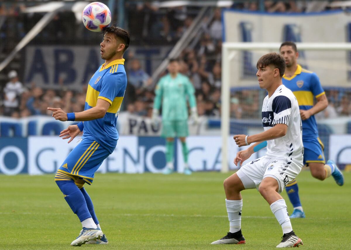 Boca le ganó a Gimnasia en un final apasionante y quedó como único puntero
