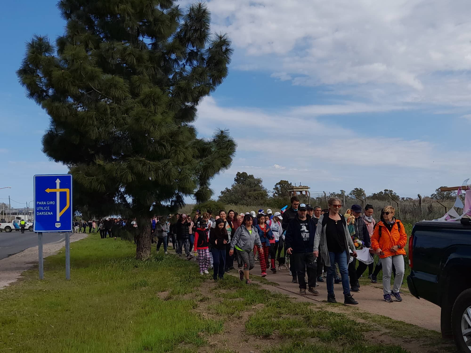 Cientos de peregrinos caminaron por fe, desde Punta Alta a Villa Arias