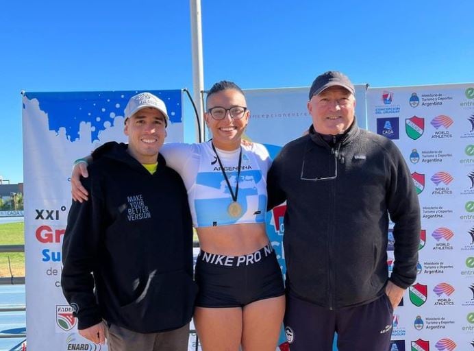 Dupans junto a sus entrenadores de la UNCuyo