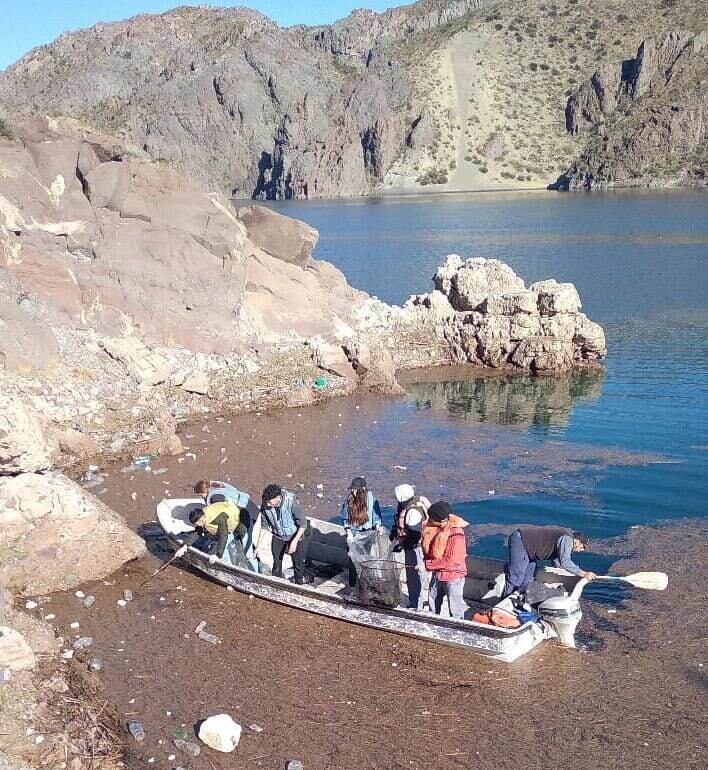 Voluntarios recogieron basura en Valle Grande.