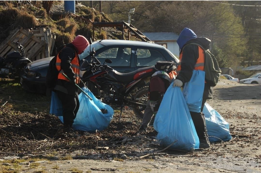 Ushuaia: realizan limpieza y recolección de residuos voluminosos