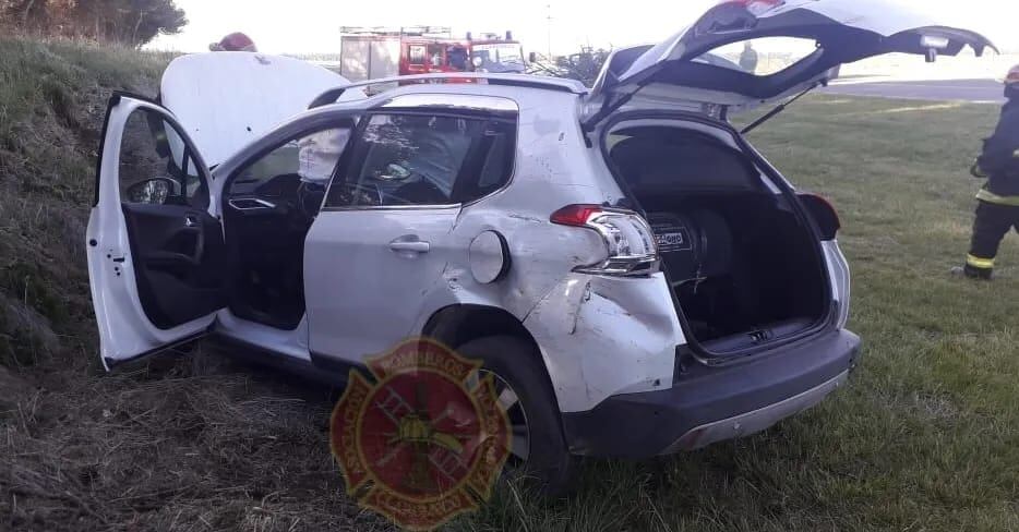 Volcó un auto en la curva de Guisasola