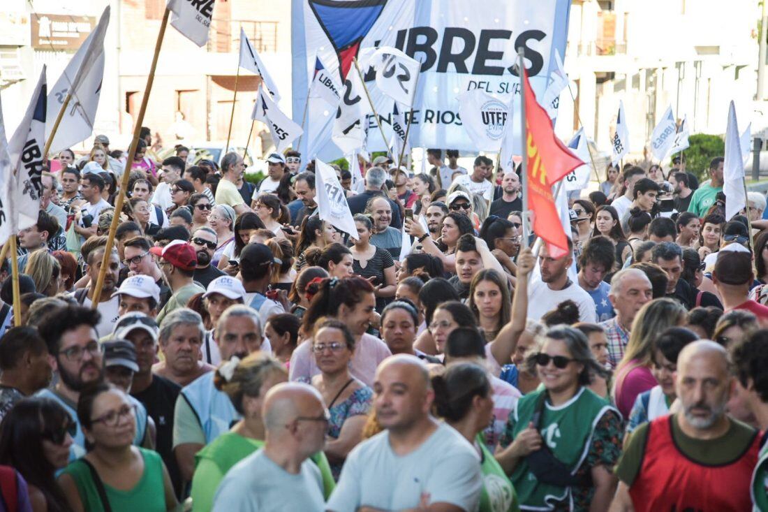 La concentración se realizó frente al Juzgado Federal en Paraná.