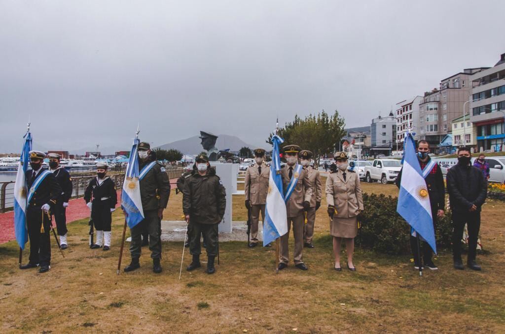 Acto por el día de la Antártida en el Paseo de los Pioneros Fueguinos.