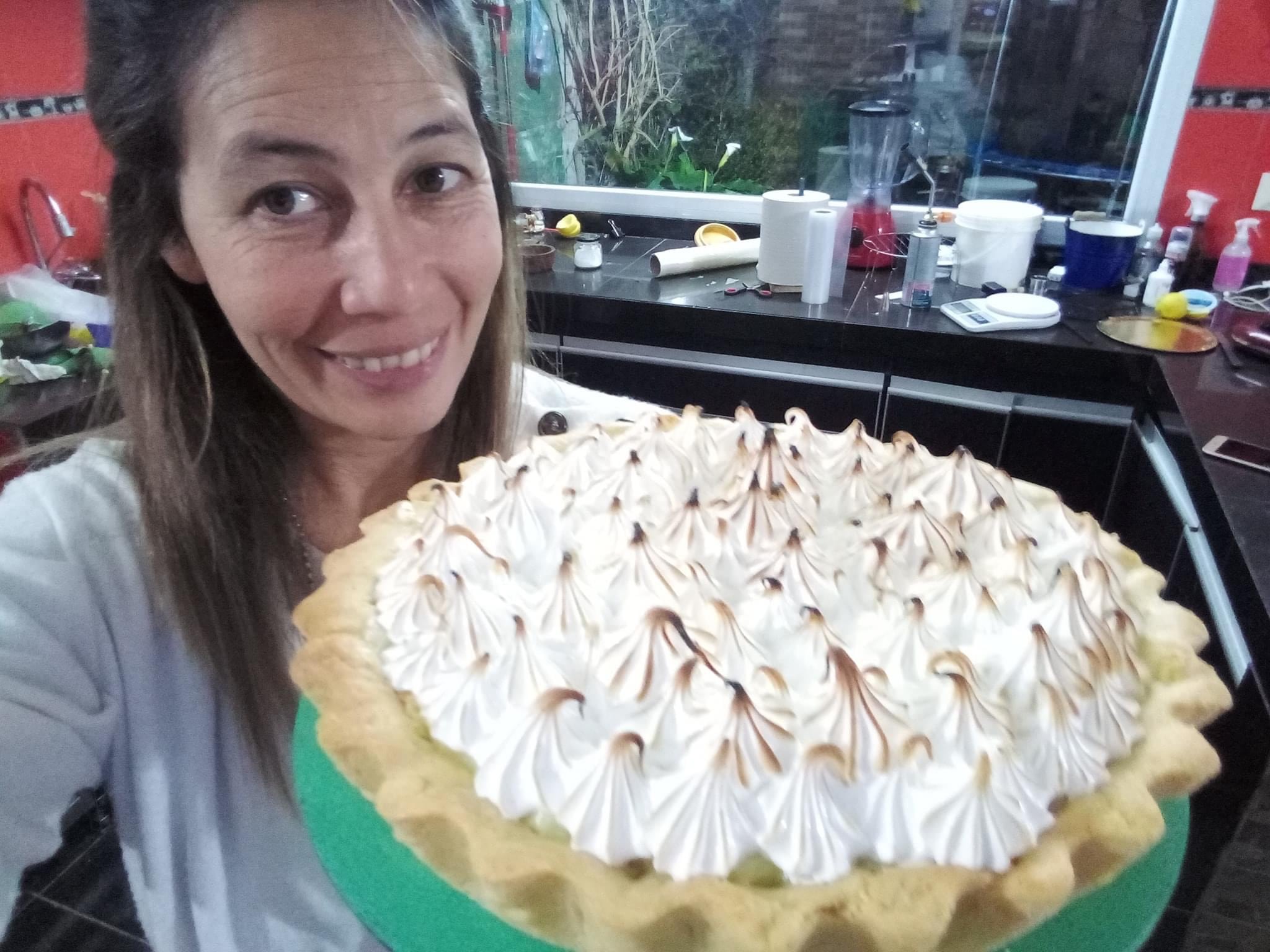 Pastelando empezó como un emprendimiento para hacerle frente a la pandemia, pero en lugar de vender, Celina se dedicó a enseñar a cocinar.