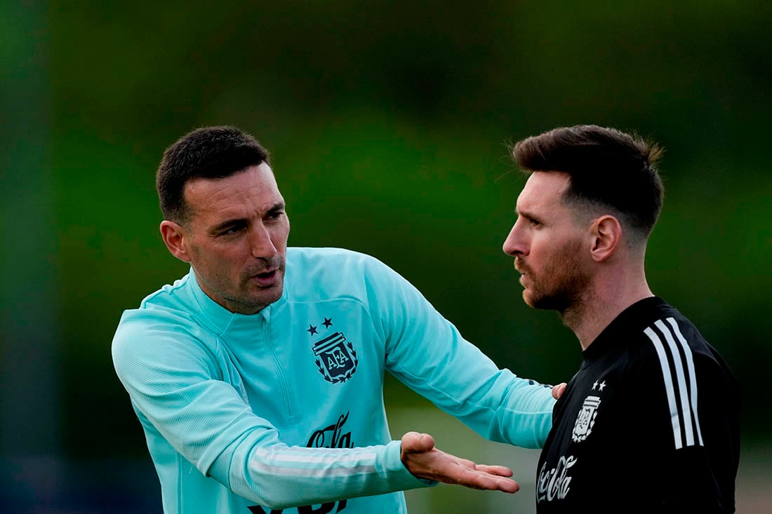 Lionel Scaloni habría hablado con Lionel Messi y este le dijo que "quiere estar"