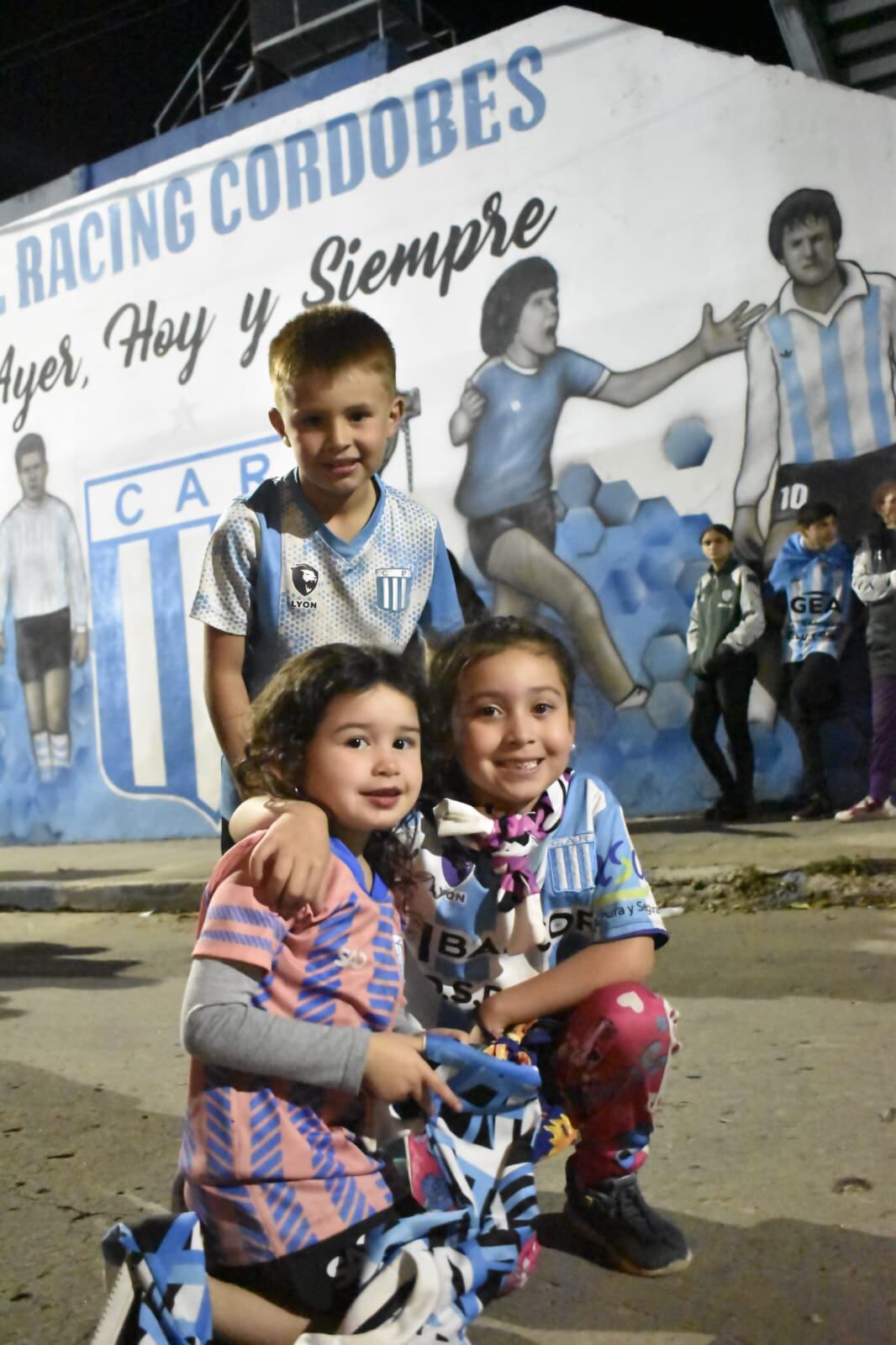 El banderazo de los hinchas de Racing. (Gentileza).