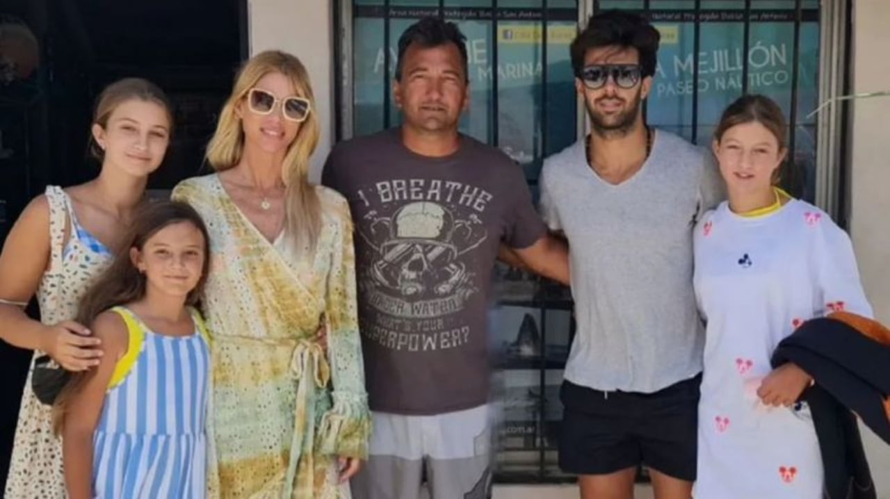 La pareja y las hijas de la modelo compartieron una jornada de buceo junto a un instructor del lugar.