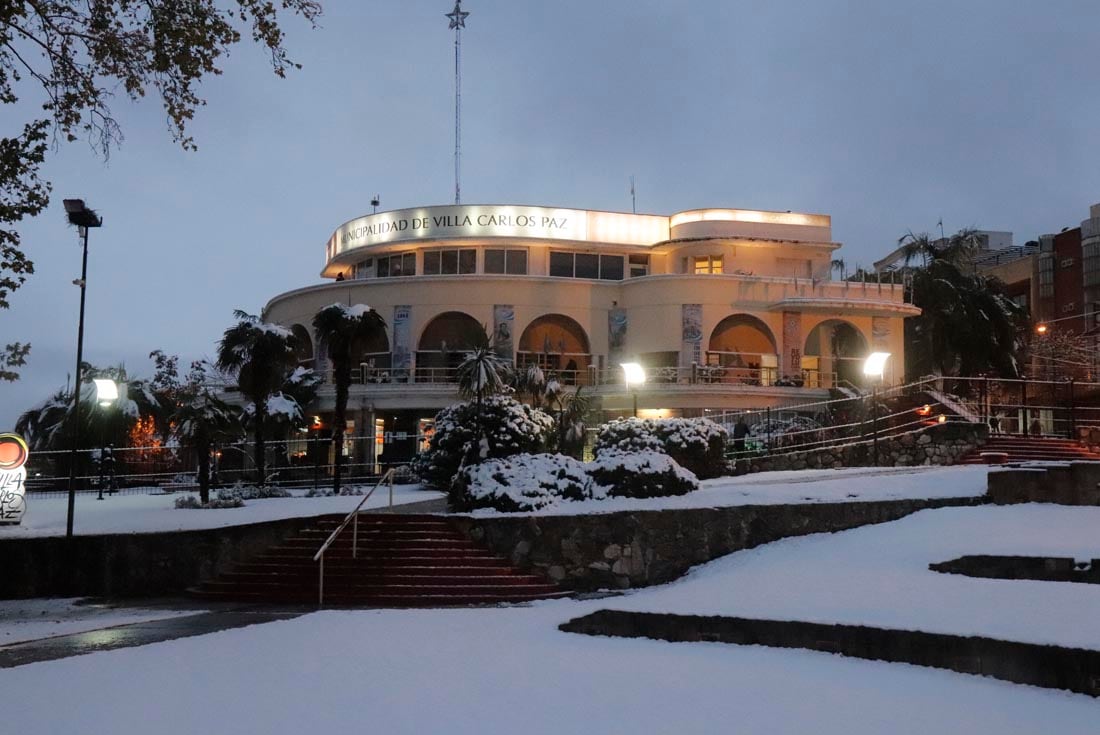 Fuerte nevada en el centro de Carlos Paz (La voz)