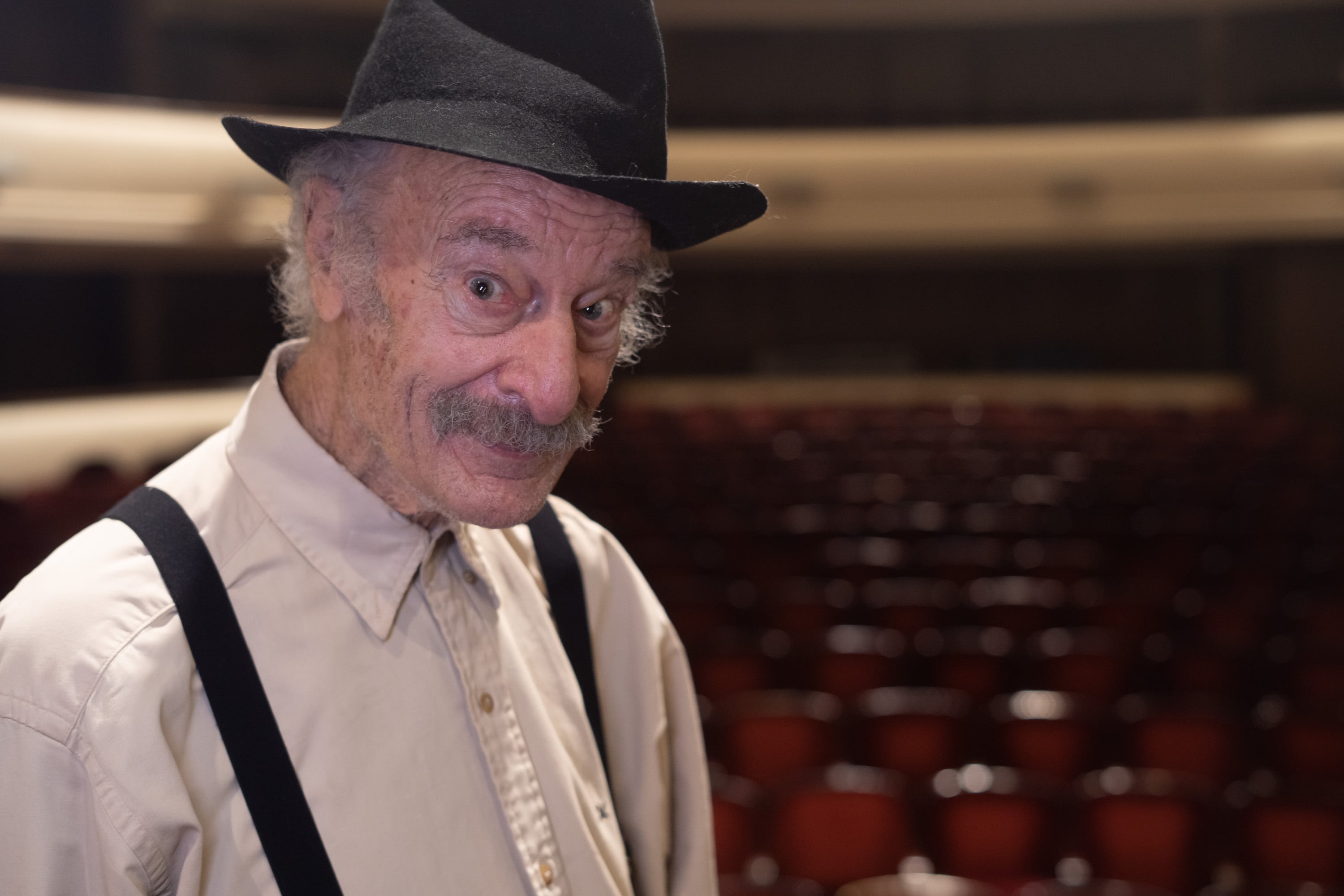 El flaco cumple 60 años haciendo teatro y lo celebra en el Independencia