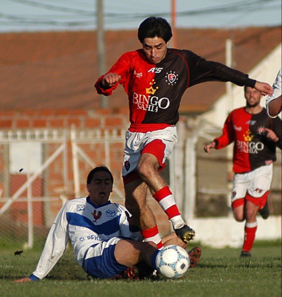 Sepúlveda como jugador de Sporting deja en el camino a Walter Linares, futbolista al que podría dirigir en su debut como DT