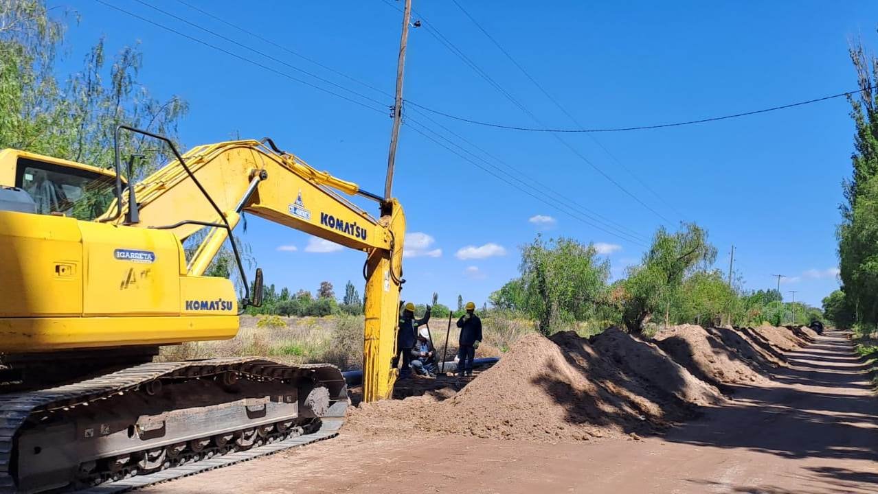 El tendido del nuevo gasoducto en San Rafael llegó a la zona urbana y piden precaución a los conductores.