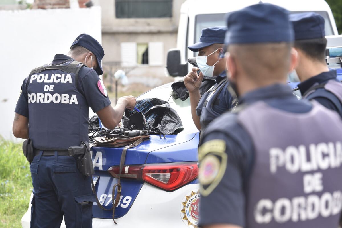Inseguridad en Córdoba: ingresaron a robar, los atacó un perro y se tirotearon con la Policía en barrio Ayacucho