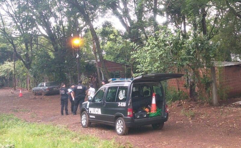 Posadas: hallan el cadáver de un hombre sobre un muro perimetral.