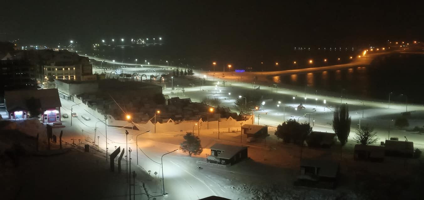 Durante la madrugada del 25 de mayo, se acumuló mucha nieva sobre la ciudad.