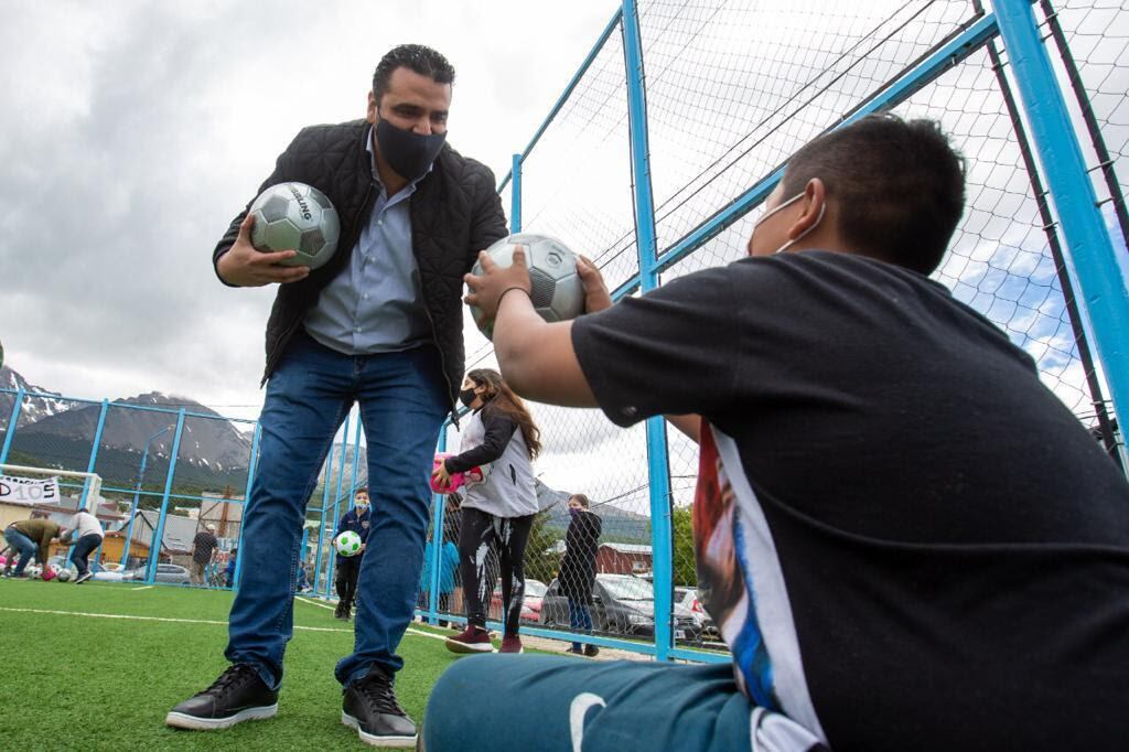 El Intendente Walter Vuoto inauguró el playón deportivo del B° Libertador