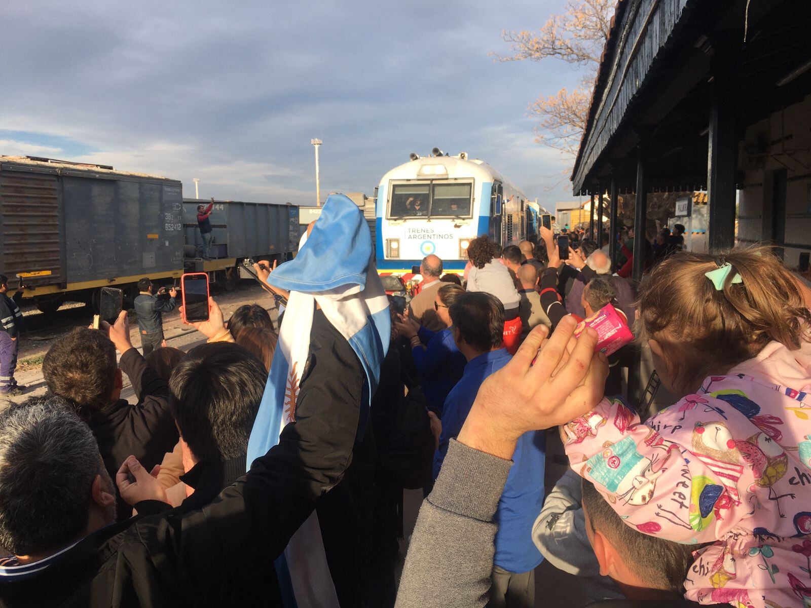 Tren llega a Mendoza después de 30 años, con servicio regular y conectando con Buenos Aires.