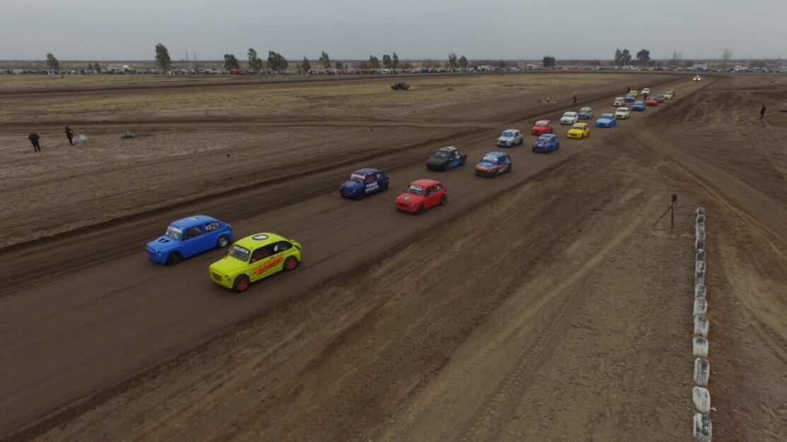 Alrededor de 100 pilotos participaron de una nueva fecha de las categorías tradicionales en el autódromo de General Alvear.