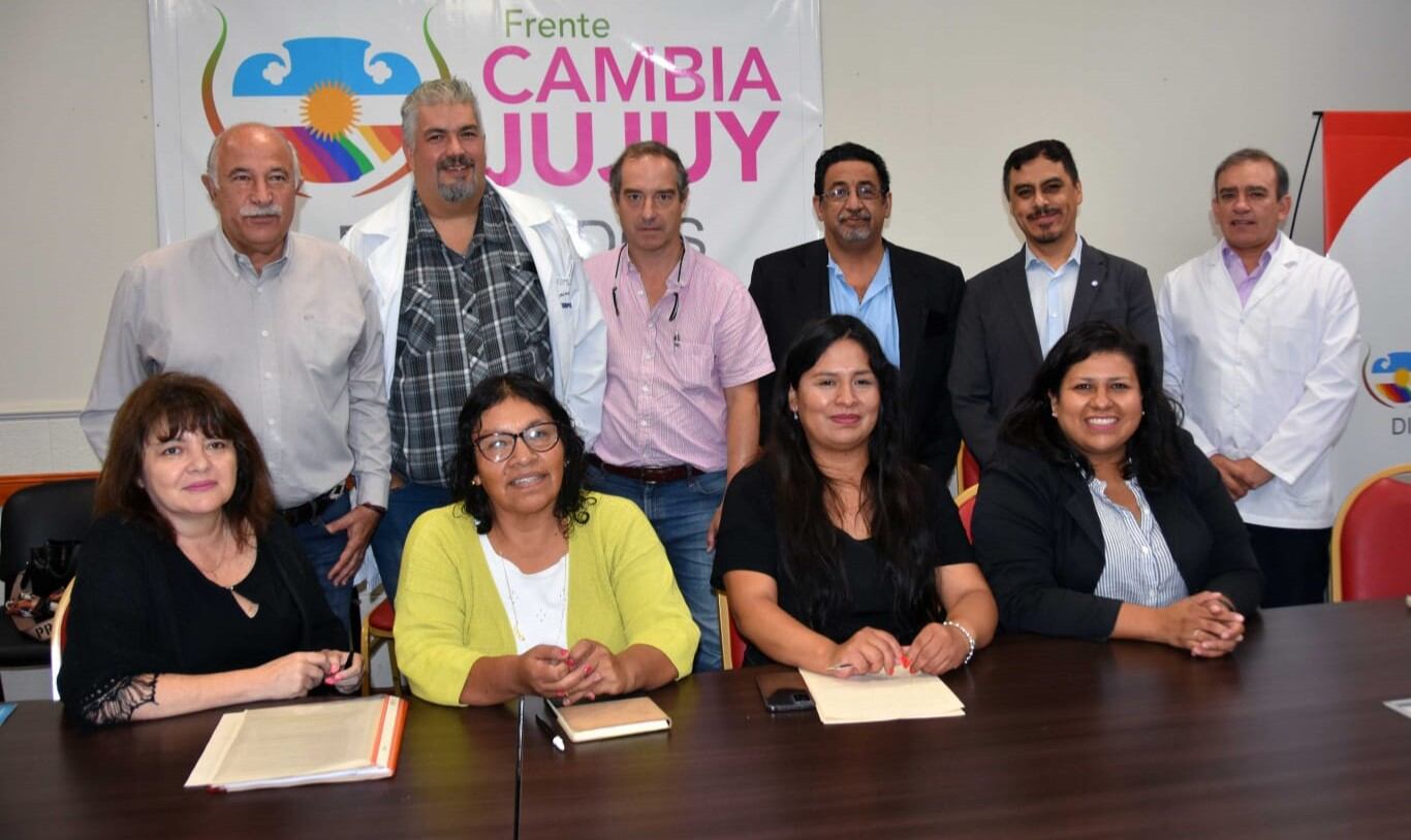 Legisladores del frente Cambia Jujuy recibieron a directivos de la entidades profesionales de la medicina para escuchar su opinión sobre el proyecto de ley de regulación de la actividad farmacéutica en la provincia.