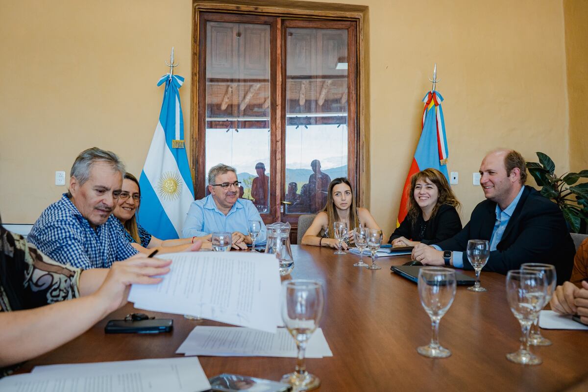 Se establece un piso salarial de 300mil pesos para la administración pública