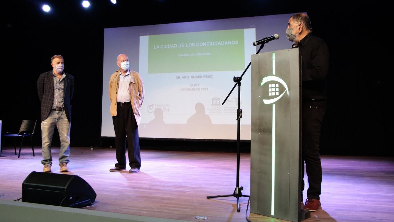 El intendente Raúl Jorge dio la bienvenida a Jujuy al arquitecto y urbanista Rubén Pesci, en acto cumplido en el Centro Cultural "Éxodo Jujeño".