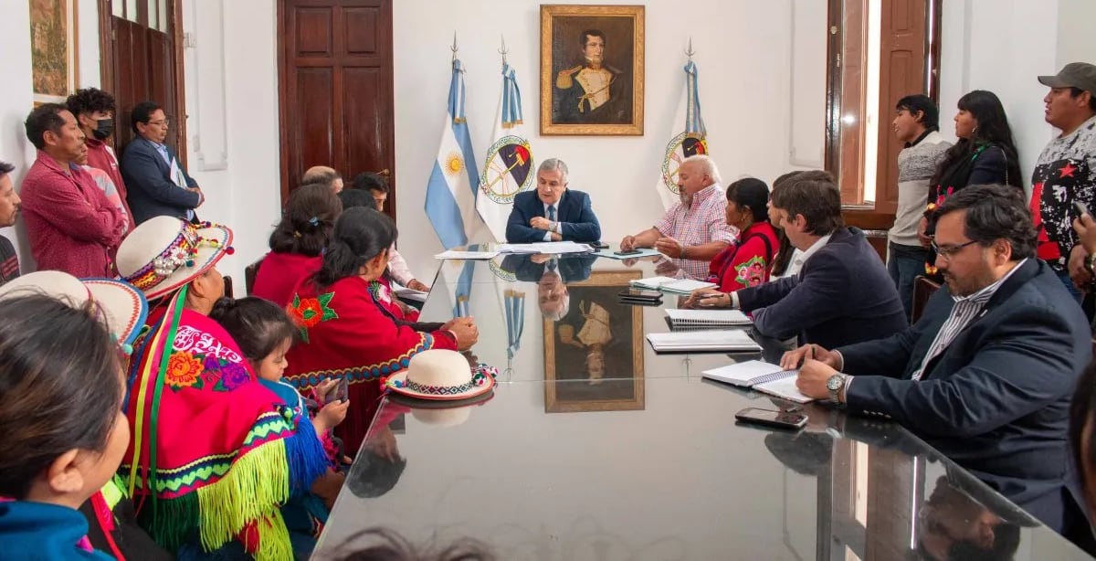 El gobernador de la Provincia, Gerardo Morales, recibió en el Salón Blanco de la Casa de Gobierno al comisionado municipal de Caspalá, Natividad Apaza, y vecinos de ese pueblo.