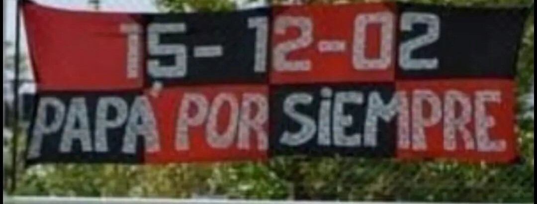 La bandera que recuerda la fecha de las finales históricas.