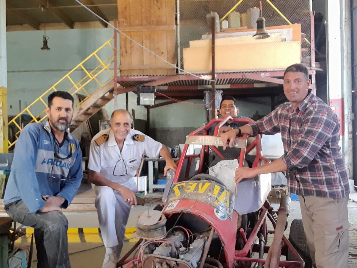 El Punta Alta Automóvil Club donó un midget a la Escuela de Aprendices