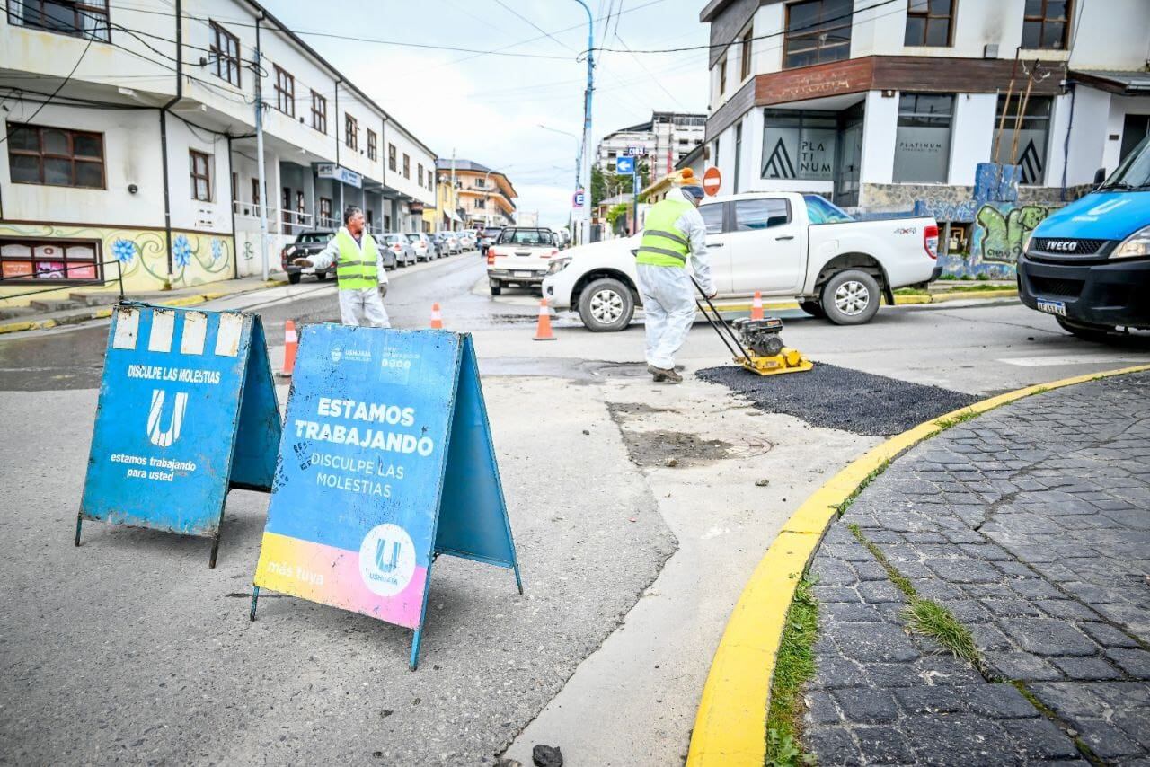 Continúan los trabajos de bacheo en Ushuaia