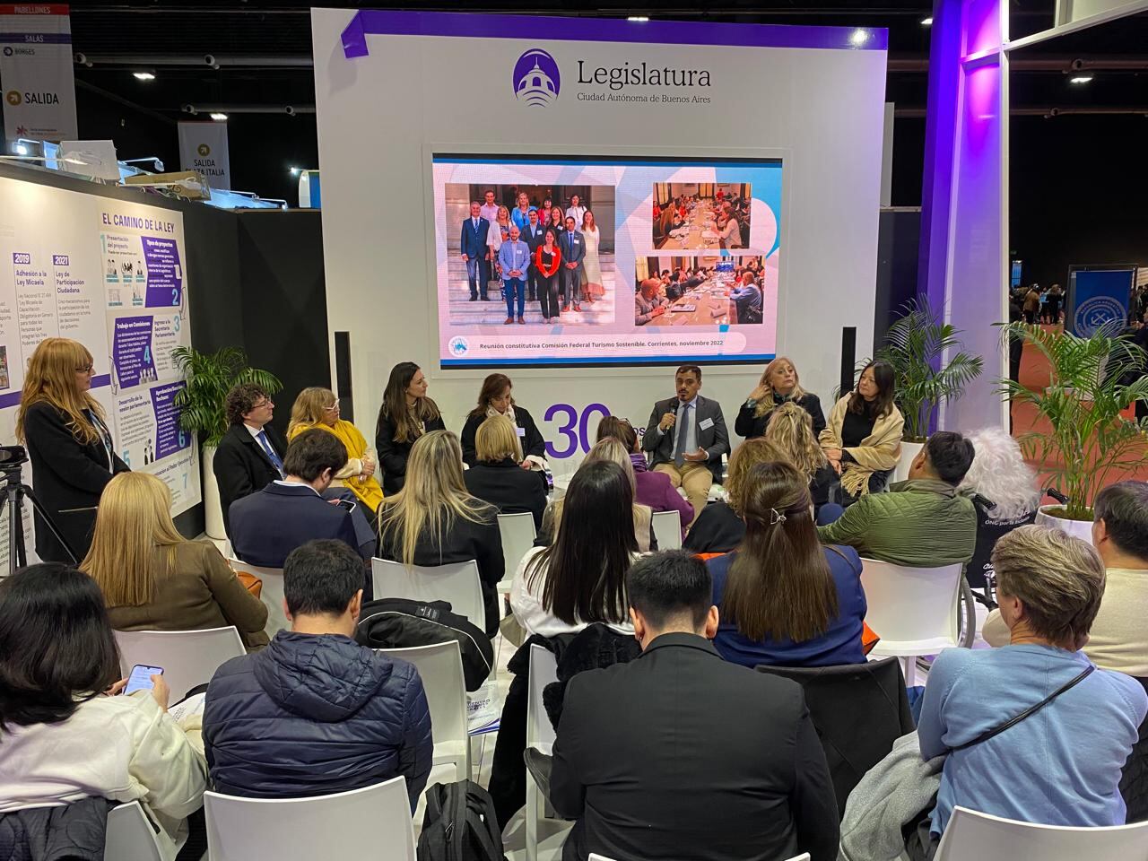 En el stand de la Legislatura de la Ciudad de Buenos Aires en la Feria del Libro, el diputado Omar Gutiérrez presentó un balance de los dos años de trabajo de las comisiones de la Red Interparlamentaria de Legislaturas Conectadas.