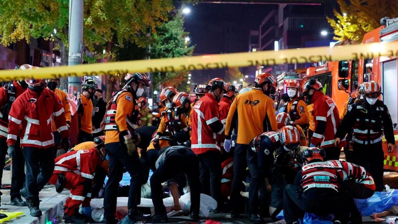 Imágenes del día de la estampida durante las celebraciones de Halloween en Seúl.