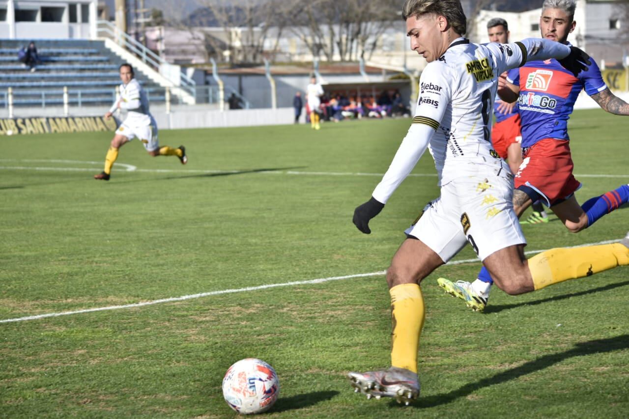 El equipo tandilense perdió como local ante Güemes de Santiago del Estero