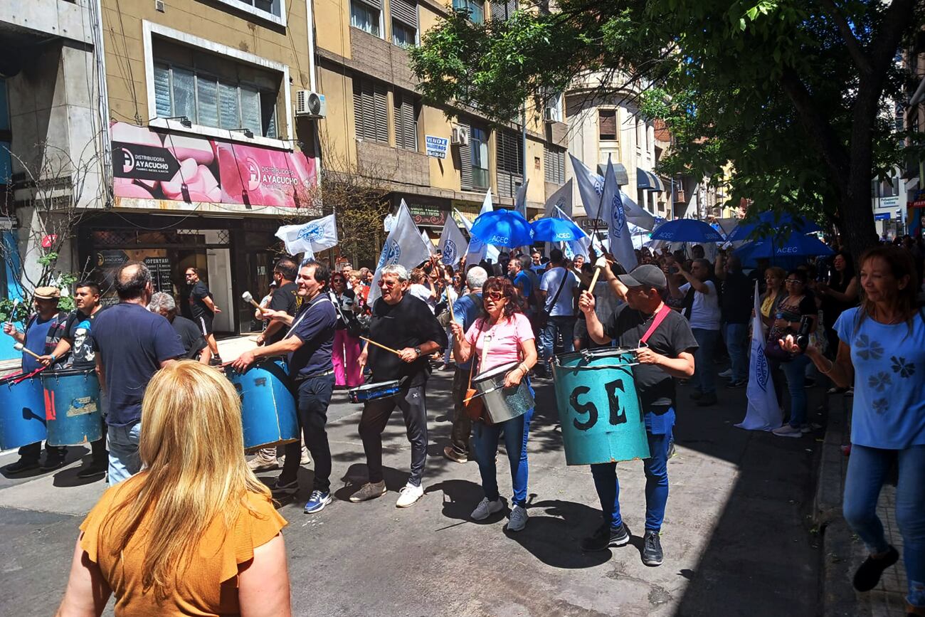 Movilización del SEP de la ciudad de Córdoba en rechazo a la oferta de la Provincia. (La Voz)