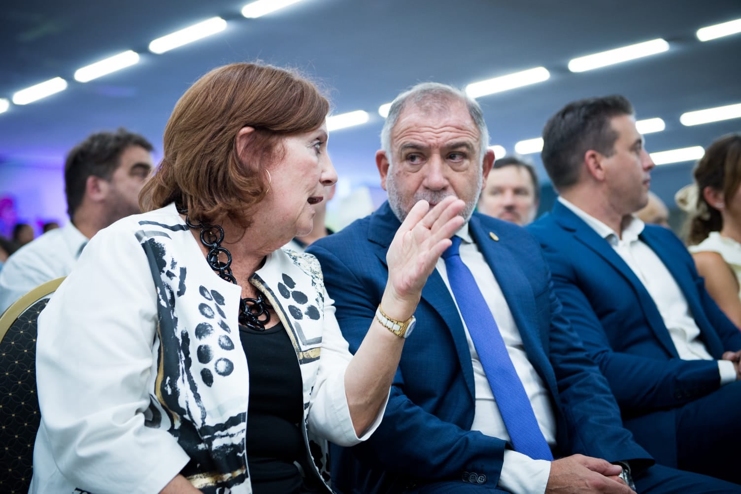 Juntos. Durante el acto en el Centro Operativo Colón, Alejandra Vigo y Luis Juez coincidieron en el sector de invitados especiales.