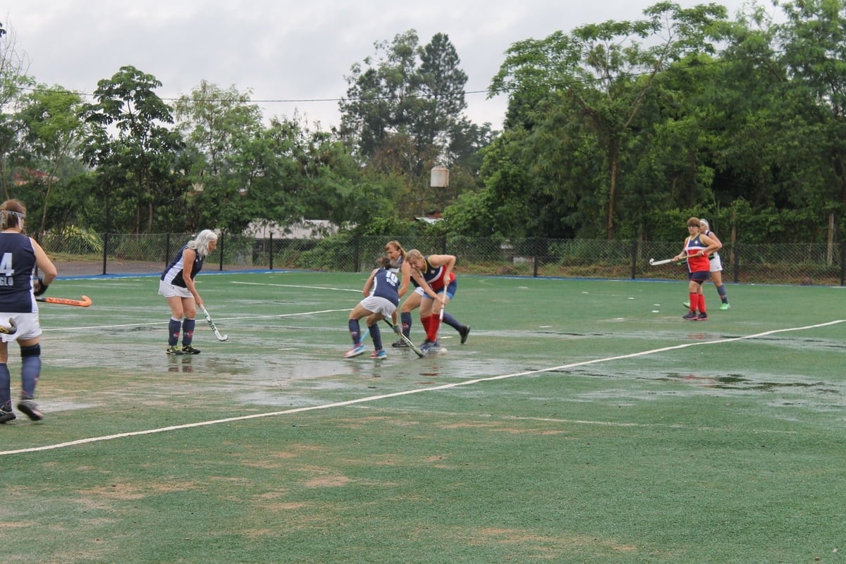 Iguazú: Primera jornada del encuentro nacional de Mamis hockey +55