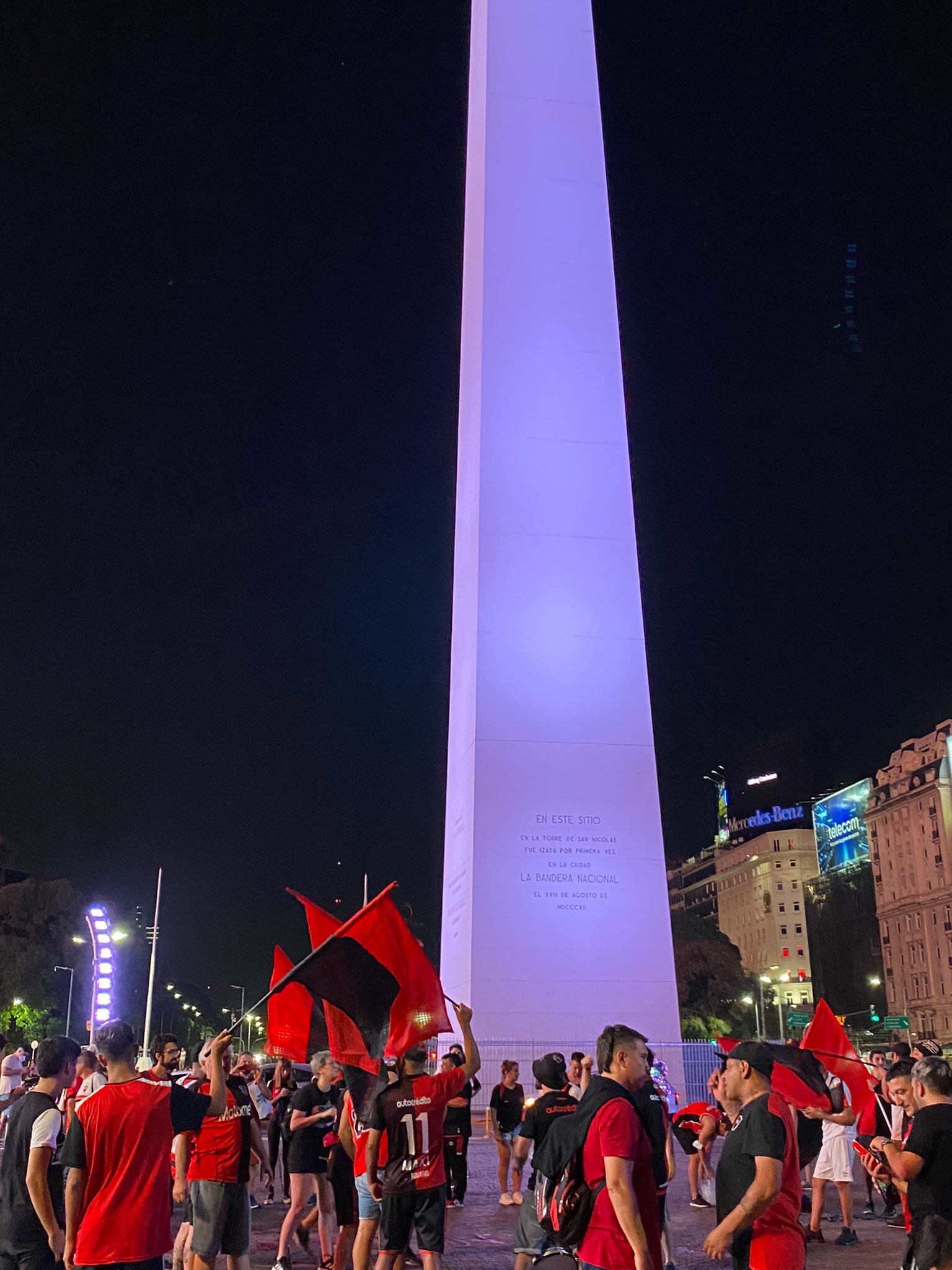 Banderazo de Newell's en el Obelisco previo al clásico rosarino