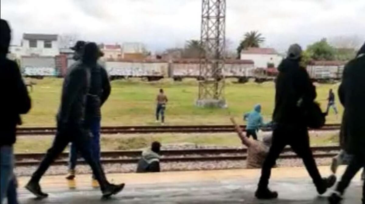 Jornada negra en el fútbol argentino marcada por la violencia: ataques de la barra de Racing, Independiente y Colón